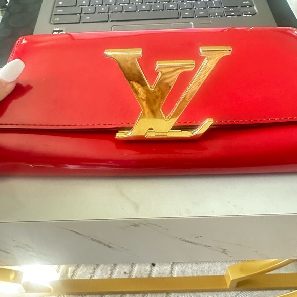 Vibrant LOUIS VUITTON Red Clutch with Gold Accent - Picture 2 of 7
